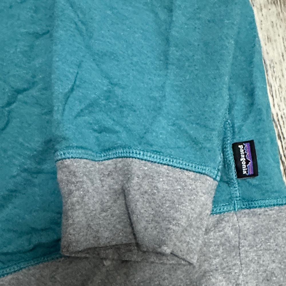 Patagonia Teal and Gray Sweatshirt - Picture 4 of 9